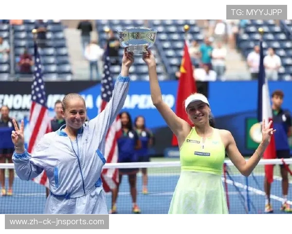 张帅组合强势晋级 携手奥斯塔彭科闯入斯图加特站女双八强